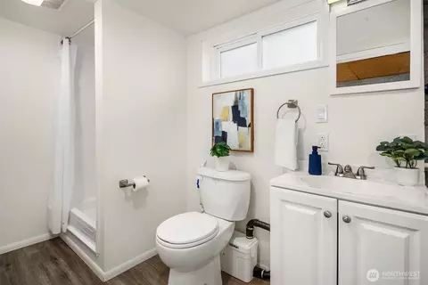 Bath - 1924 State St, Everett, WA 98201 photo 4 of 4
