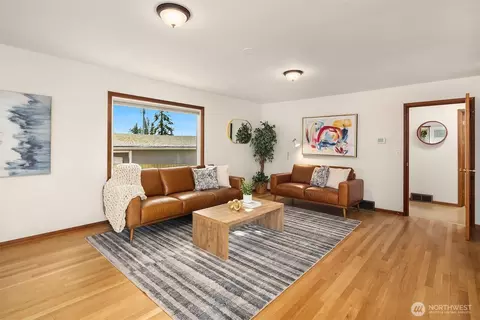 Living - 1924 State St, Everett, WA 98201 photo 1 of 2