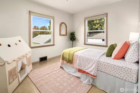Bedroom - 1924 State St, Everett, WA 98201 photo 2 of 5