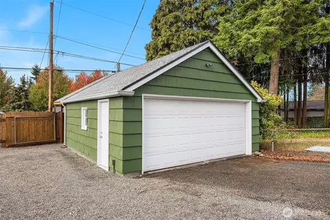 Exterior - 1924 State St, Everett, WA 98201 photo 3 of 7