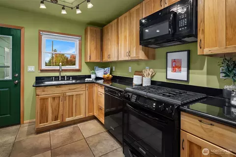 Kitchen - 1924 State St, Everett, WA 98201 photo 3 of 4