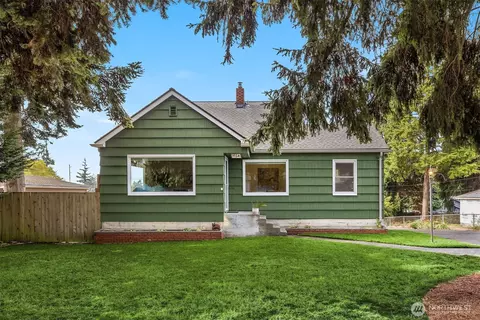 Exterior - 1924 State St, Everett, WA 98201 photo 2 of 7