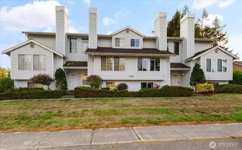 1121 SW Barrington Dr #3, Oak Harbor, WA 98277