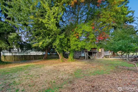 20822 Damson Rd, Lynnwood, WA 98036