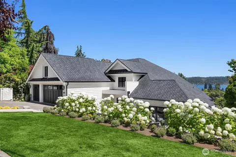 8902 45th Ave NE, Seattle, WA 98115
