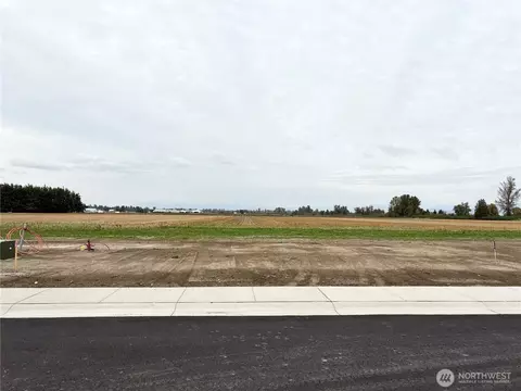 408 W 3rd St, Everson, WA 98247