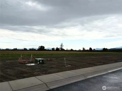 404 W 4th St, Everson, WA 98247 photo 11