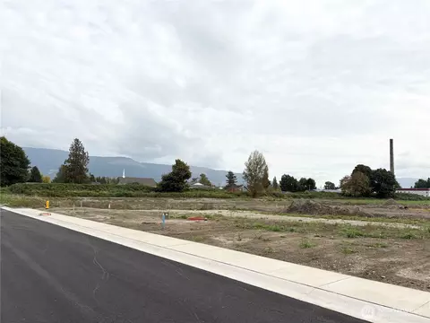 404 W 4th St, Everson, WA 98247 photo 3