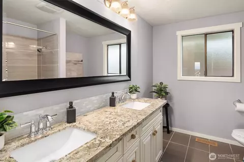 Bath - 619 8th Ave S, Edmonds, WA 98020 photo 2 of 3