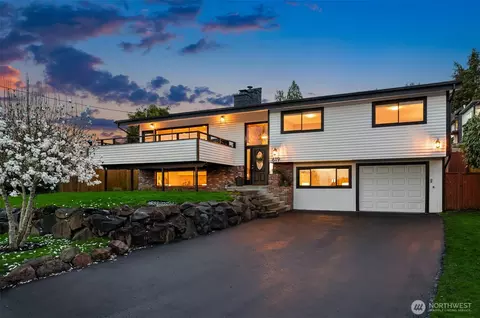 Exterior - 619 8th Ave S, Edmonds, WA 98020 photo 3 of 7