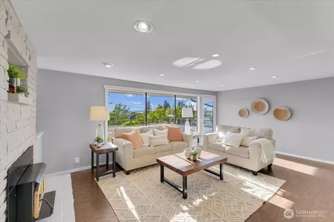 Living - 619 8th Ave S, Edmonds, WA 98020 photo 3 of 5