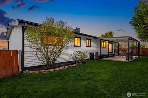 Exterior - 619 8th Ave S, Edmonds, WA 98020 photo 5 of 7
