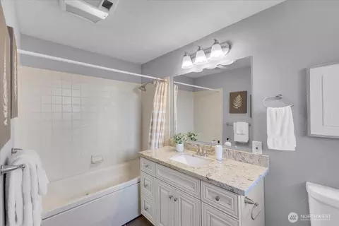 Bath - 619 8th Ave S, Edmonds, WA 98020 photo 1 of 3