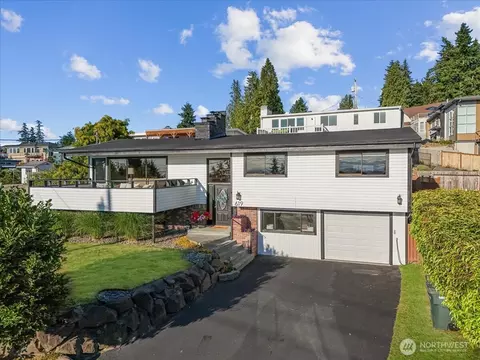 Exterior - 619 8th Ave S, Edmonds, WA 98020 photo 6 of 7