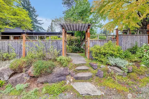 10203 20th Ave NE, Seattle, WA 98125
