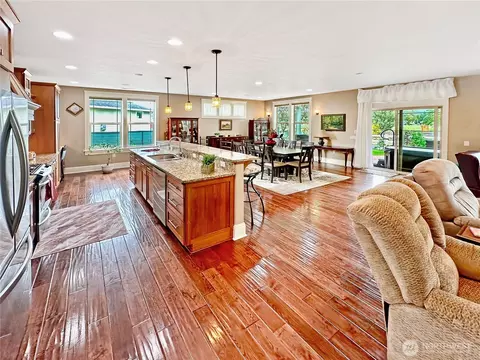 Kitchen - 61 Willow Pointe Loop, Longview, WA 98632 photo 1 of 4