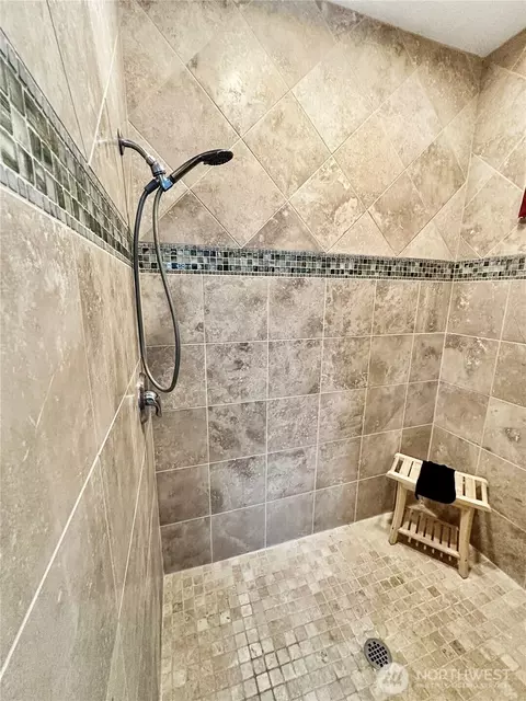 Bath - 61 Willow Pointe Loop, Longview, WA 98632 photo 2 of 5