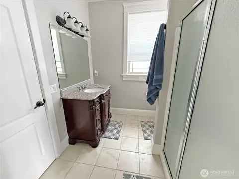 Bath - 61 Willow Pointe Loop, Longview, WA 98632 photo 4 of 5