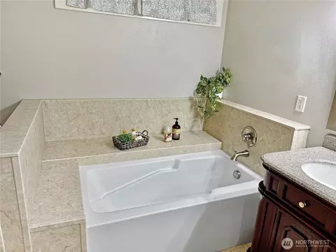 Bath - 61 Willow Pointe Loop, Longview, WA 98632 photo 3 of 5