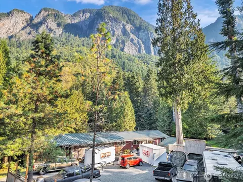 7822 Moon Valley Rd SE, North Bend, WA 98045