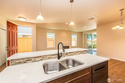 Kitchen - 191 Snapdragon Ln, Sequim, WA 98382 photo 4 of 5