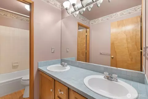 Bath - 2111 163rd St SE, Mill Creek, WA 98012 photo 2 of 3