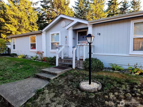 19 Christmas Tree Ln, Shelton, WA 98584