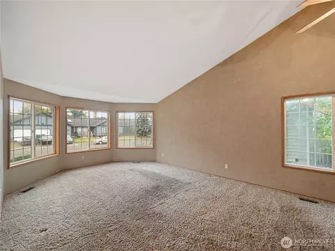 2937 Berilla Dr, Enumclaw, WA 98022 photo 4