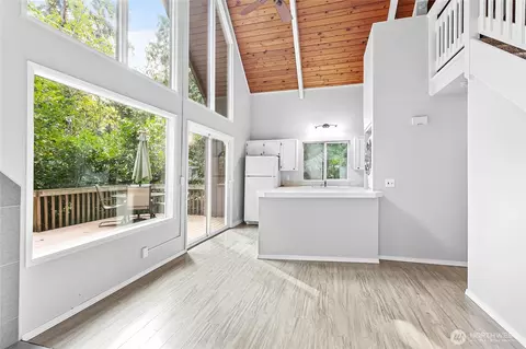 2 Creekside Ln, Bellingham, WA 98229