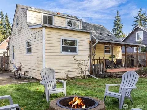 Exterior - 2220 Jackson Ave, Everett, WA 98203 photo 4 of 6