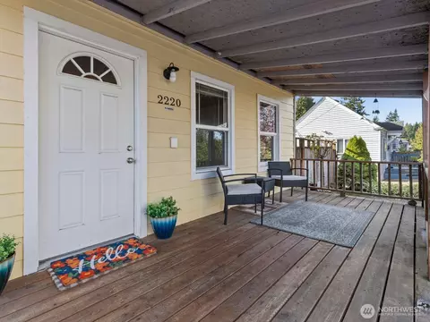 Exterior - 2220 Jackson Ave, Everett, WA 98203 photo 1 of 6