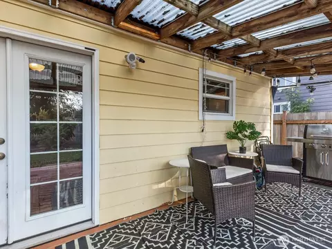 Exterior - 2220 Jackson Ave, Everett, WA 98203 photo 2 of 6
