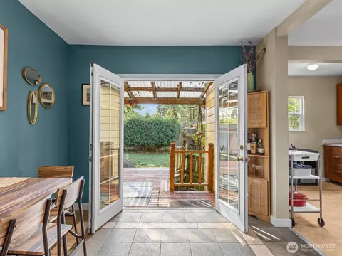 Entry Way - 2220 Jackson Ave, Everett, WA 98203 photo 2 of 2