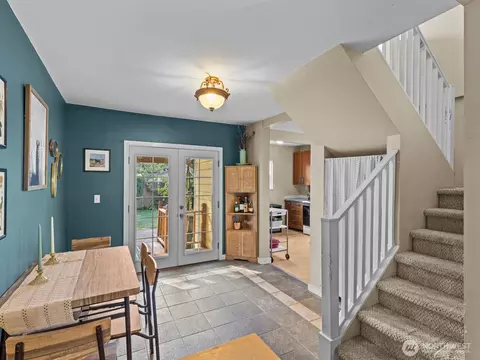 Entry Way - 2220 Jackson Ave, Everett, WA 98203 photo 1 of 2