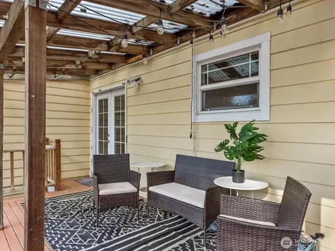 Exterior - 2220 Jackson Ave, Everett, WA 98203 photo 3 of 6