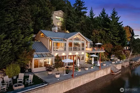 540 3rd Ave, Fox Island, WA 98333