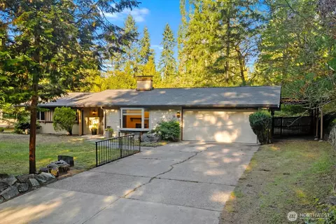3320 NE 178th St, Lake Forest Park, WA 98155