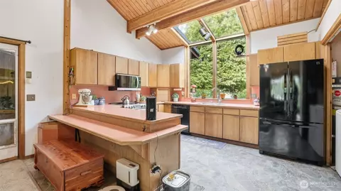 Kitchen - 29305 SE 371st St, Enumclaw, WA 98022 photo 1 of 3
