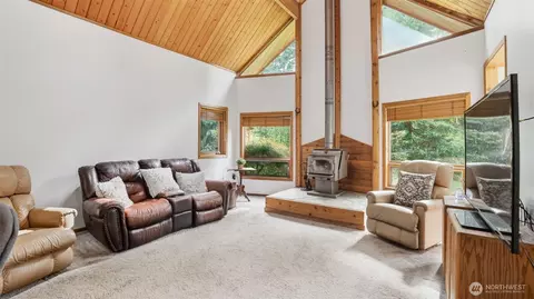Living - 29305 SE 371st St, Enumclaw, WA 98022 photo 2 of 3