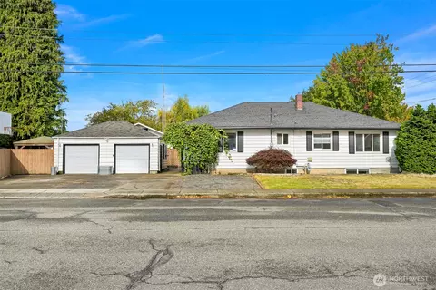 314 S 16th St, Lynden, WA 98264