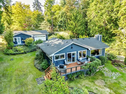 21582 President Point Rd NE, Kingston, WA 98346