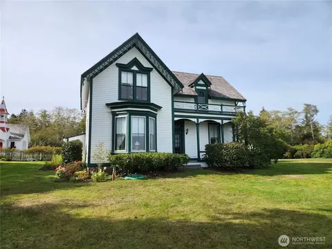 33712 Territory Rd, Oysterville, WA 98641