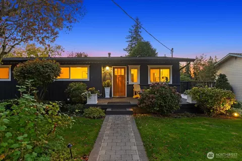 19811 11th Ave NW, Shoreline, WA 98177