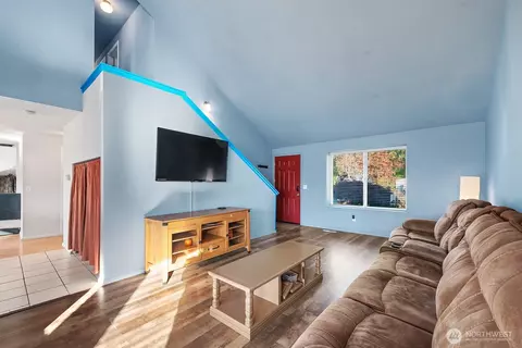 Living - 206 1st Ave E, Pacific, WA 98047 photo 2 of 2