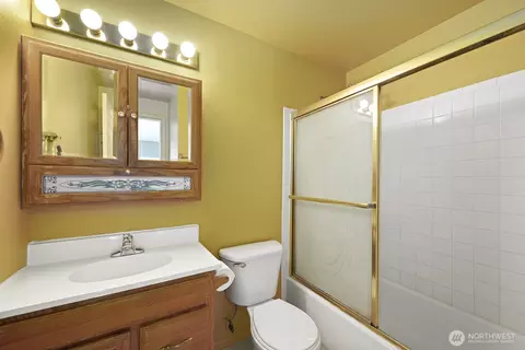 Bath - 206 1st Ave E, Pacific, WA 98047 photo 2 of 3