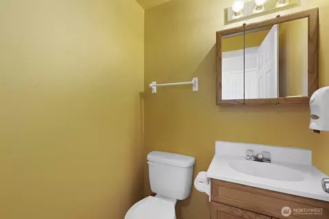 Bath - 206 1st Ave E, Pacific, WA 98047 photo 1 of 3