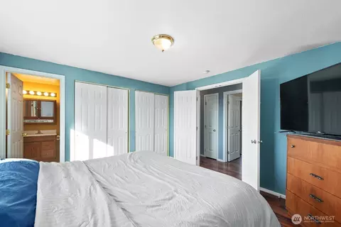 Bedroom - 206 1st Ave E, Pacific, WA 98047 photo 2 of 3