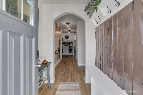 Entry Way - 463 Petersen Dr E, Enumclaw, WA 98022 photo 1 of 3
