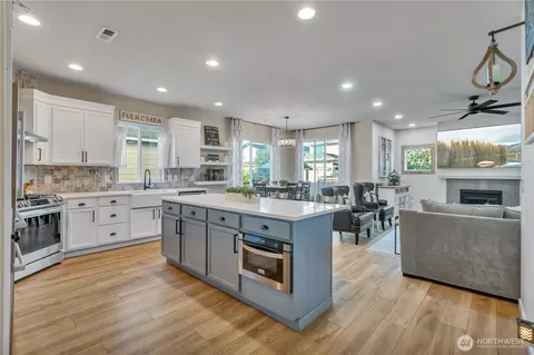 Kitchen - 463 Petersen Dr E, Enumclaw, WA 98022 photo 1 of 7
