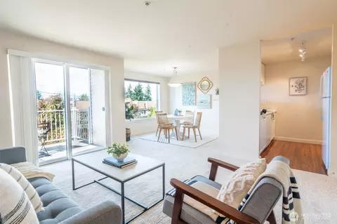 10744 Greenwood Ave N #302, Seattle, WA 98133